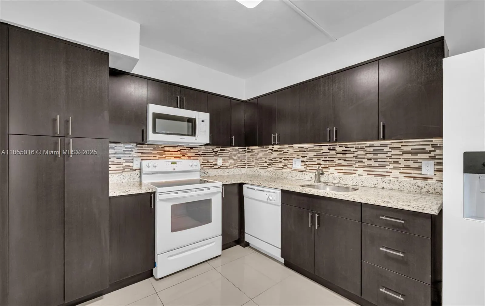305 Lakeview Dr, #104