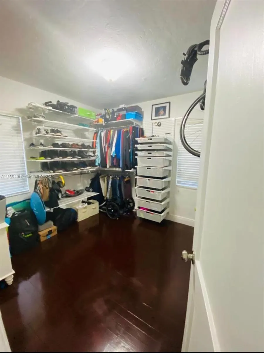 702 Boabadilla St