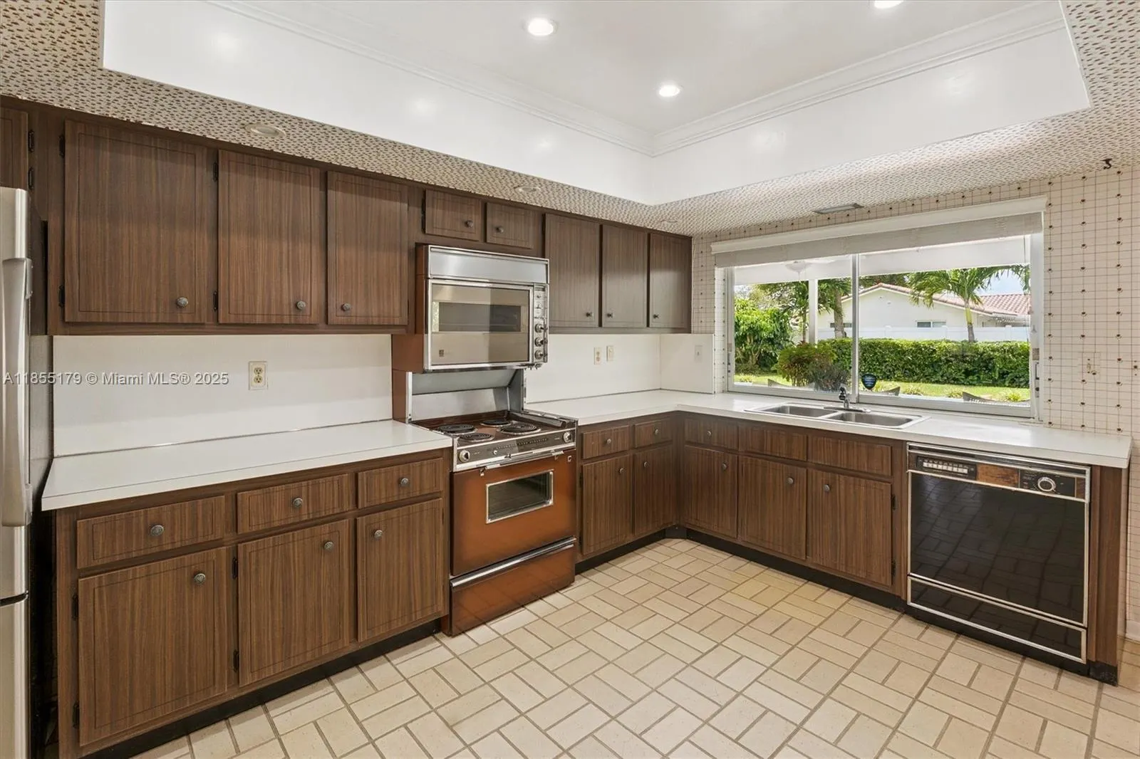 6100 SW 8th Ct