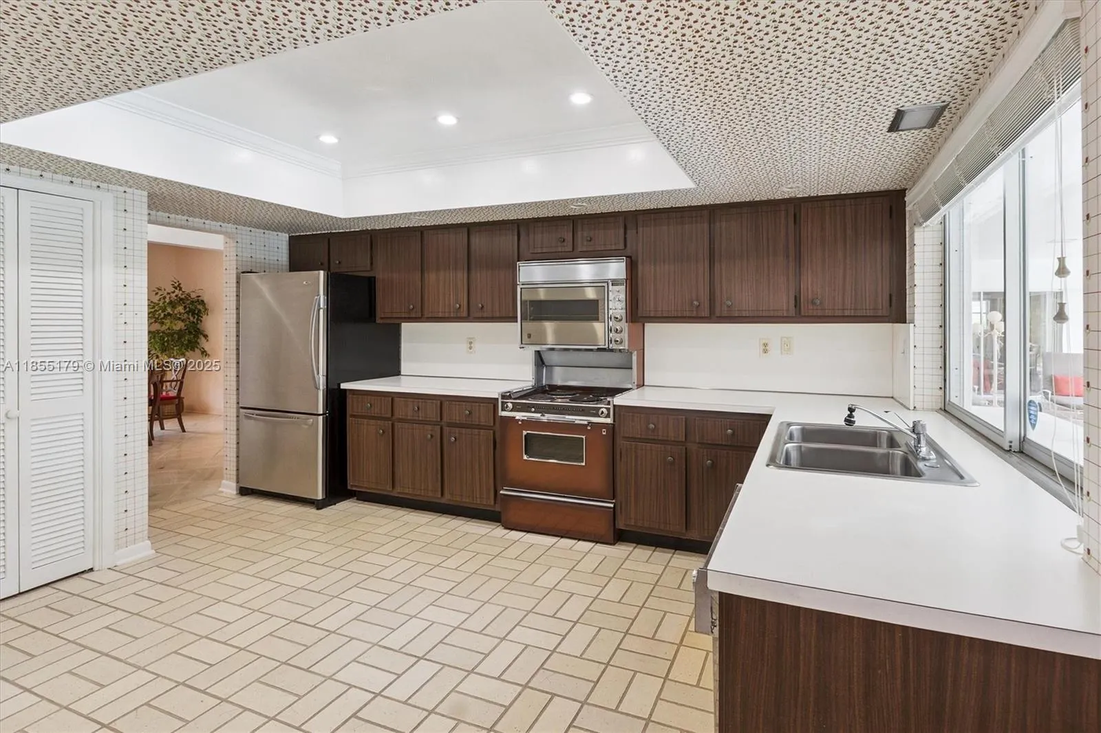 6100 SW 8th Ct