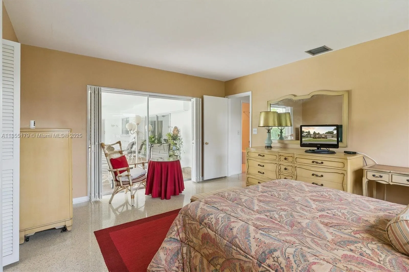 6100 SW 8th Ct