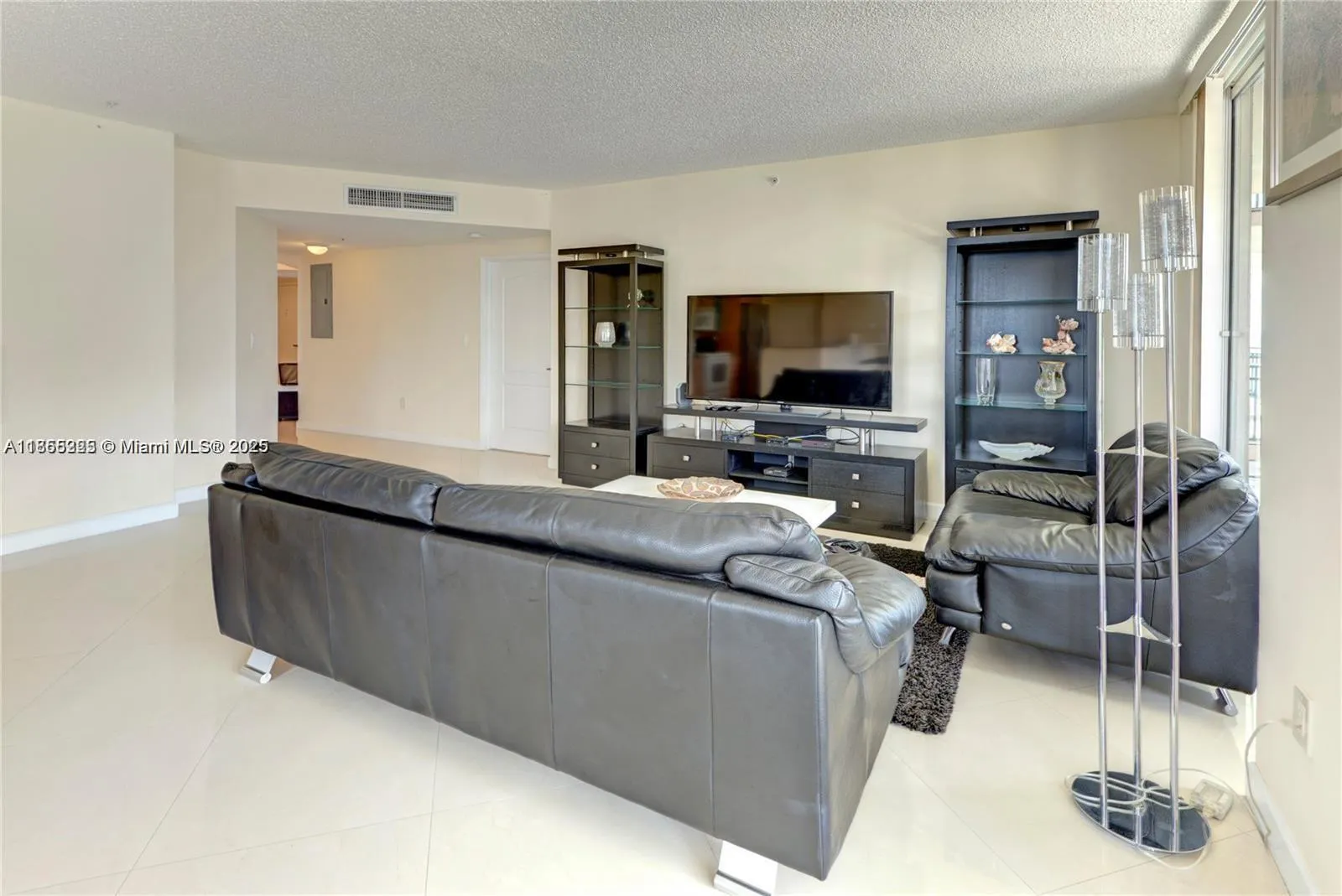 17555 Atlantic Blvd, #902