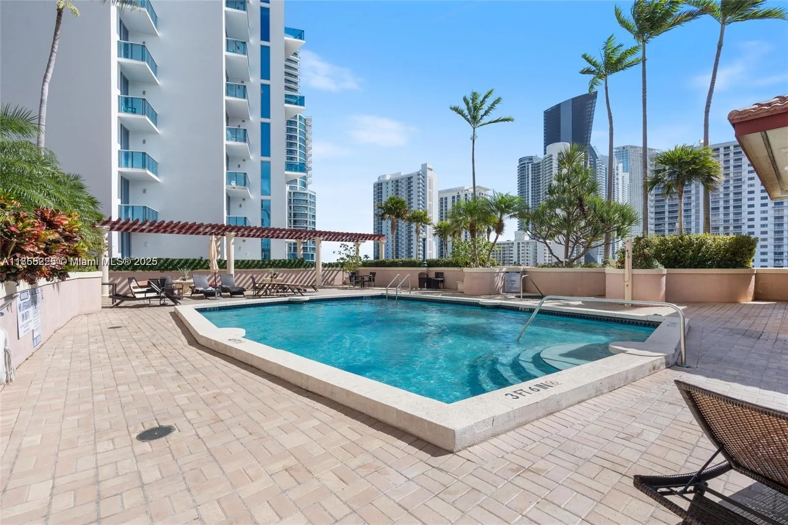 17555 Atlantic Blvd, #902