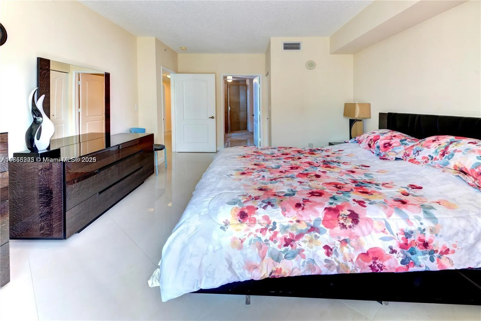 17555 Atlantic Blvd, #902