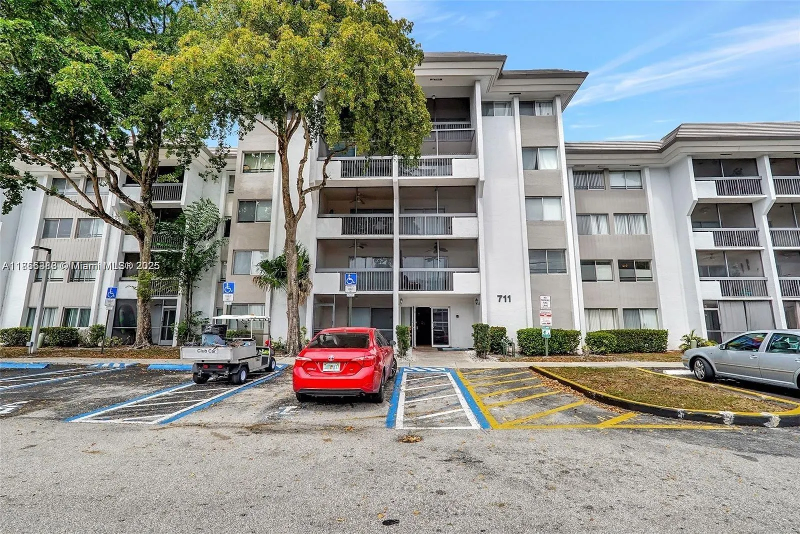 711 N Pine Island Rd, #114