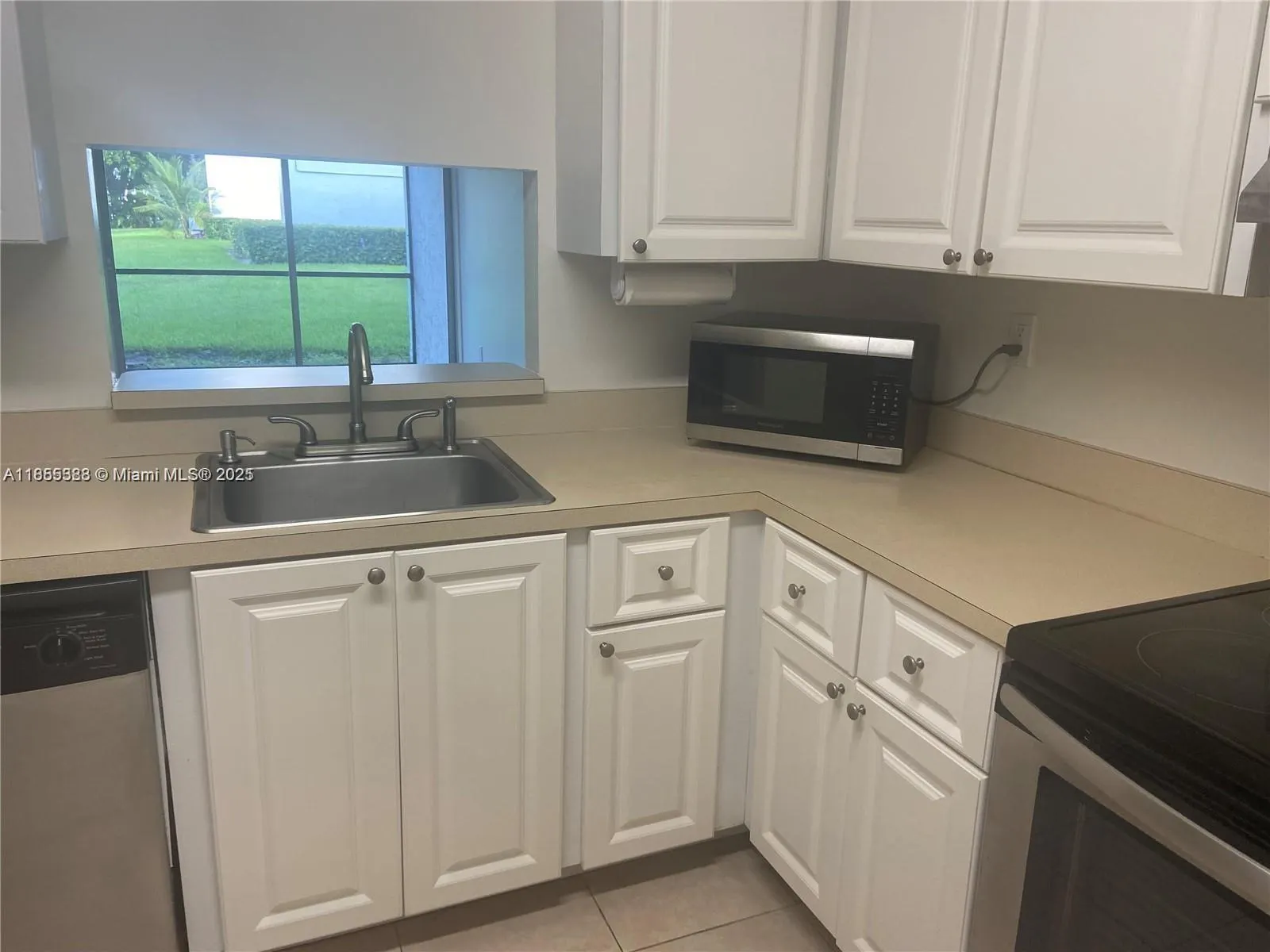 711 N Pine Island Rd, #114
