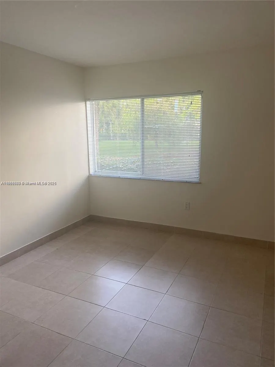 711 N Pine Island Rd, #114