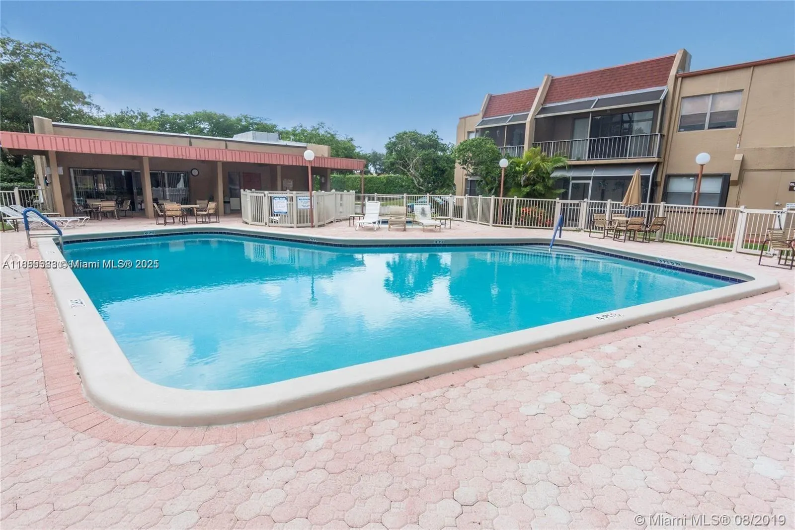 711 N Pine Island Rd, #114
