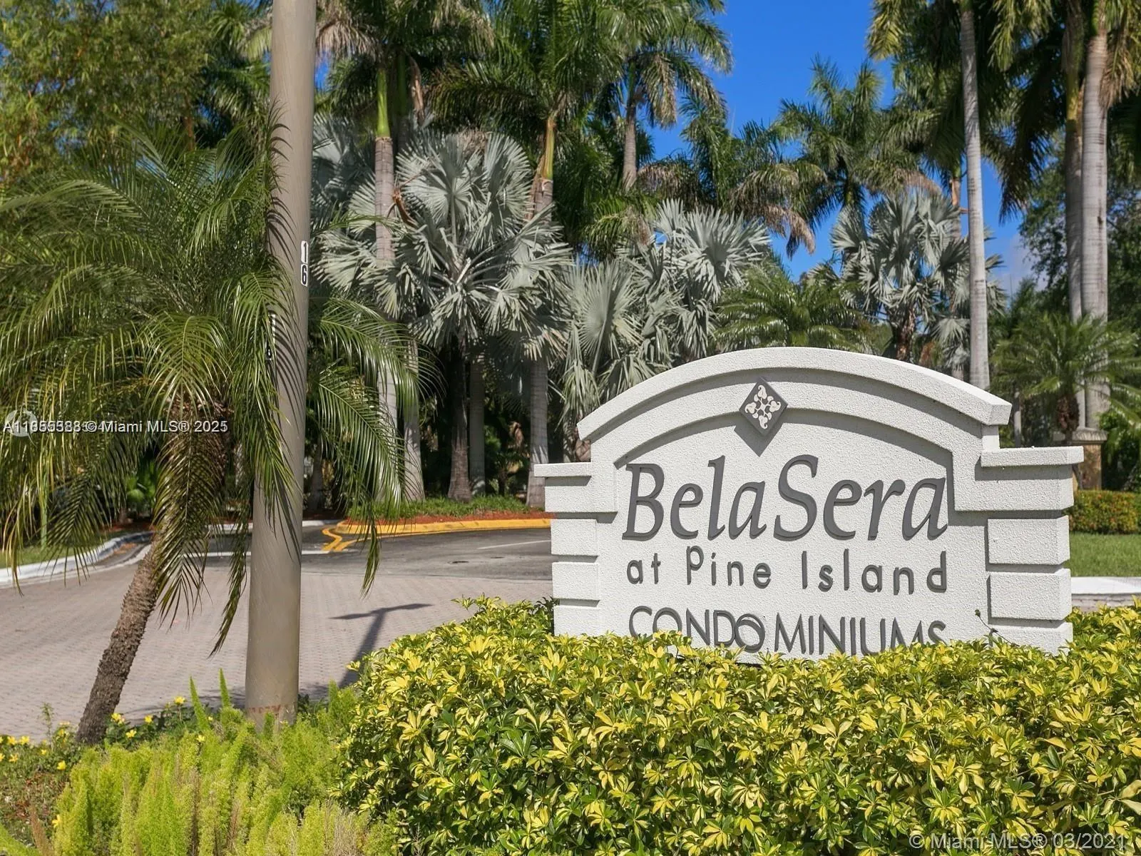 711 N Pine Island Rd, #114