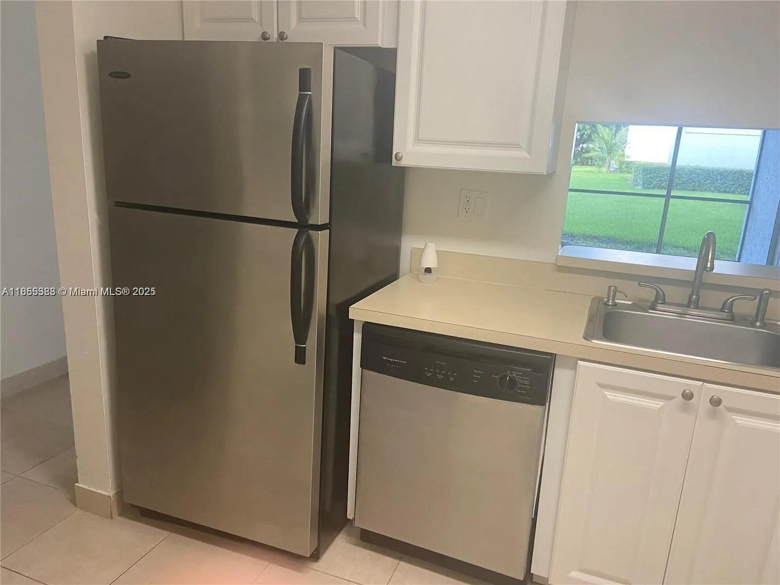 711 N Pine Island Rd, #114