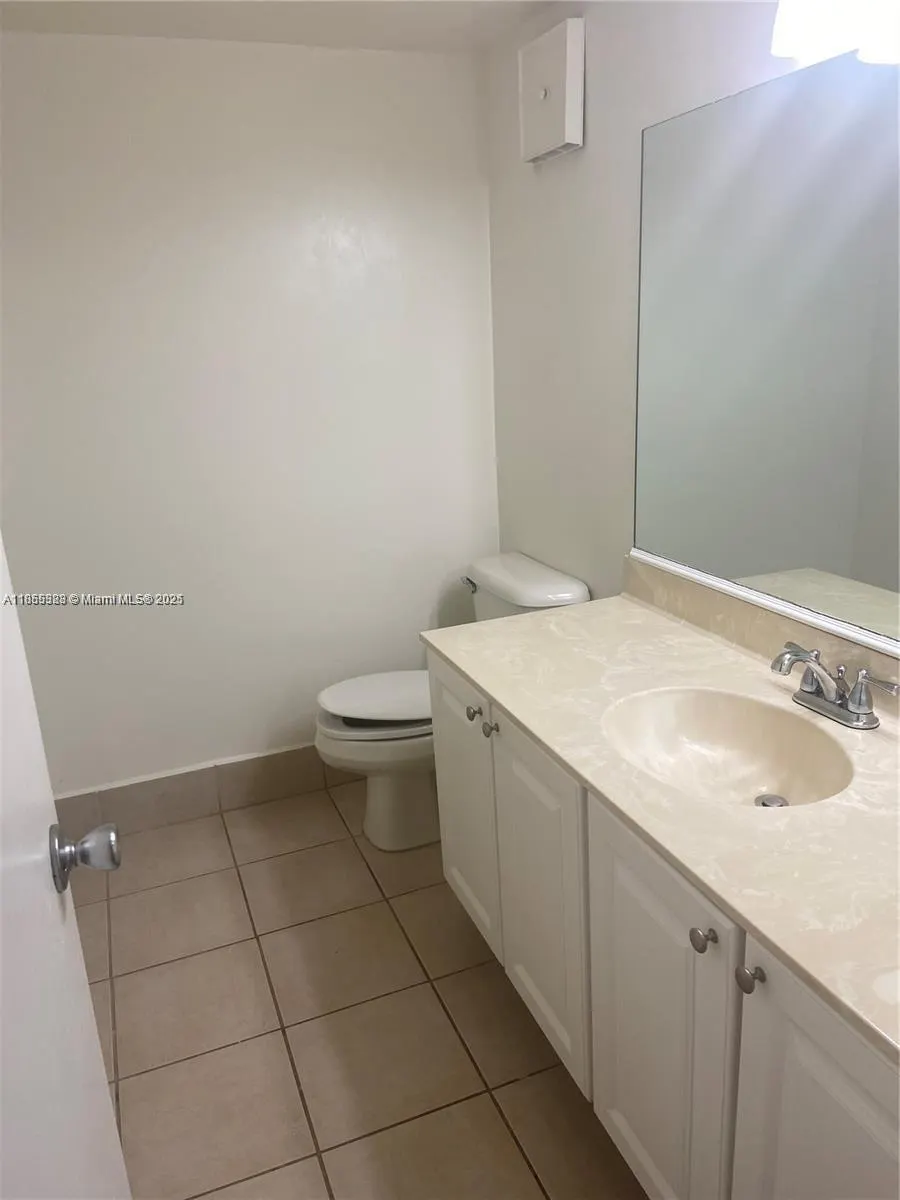 711 N Pine Island Rd, #114