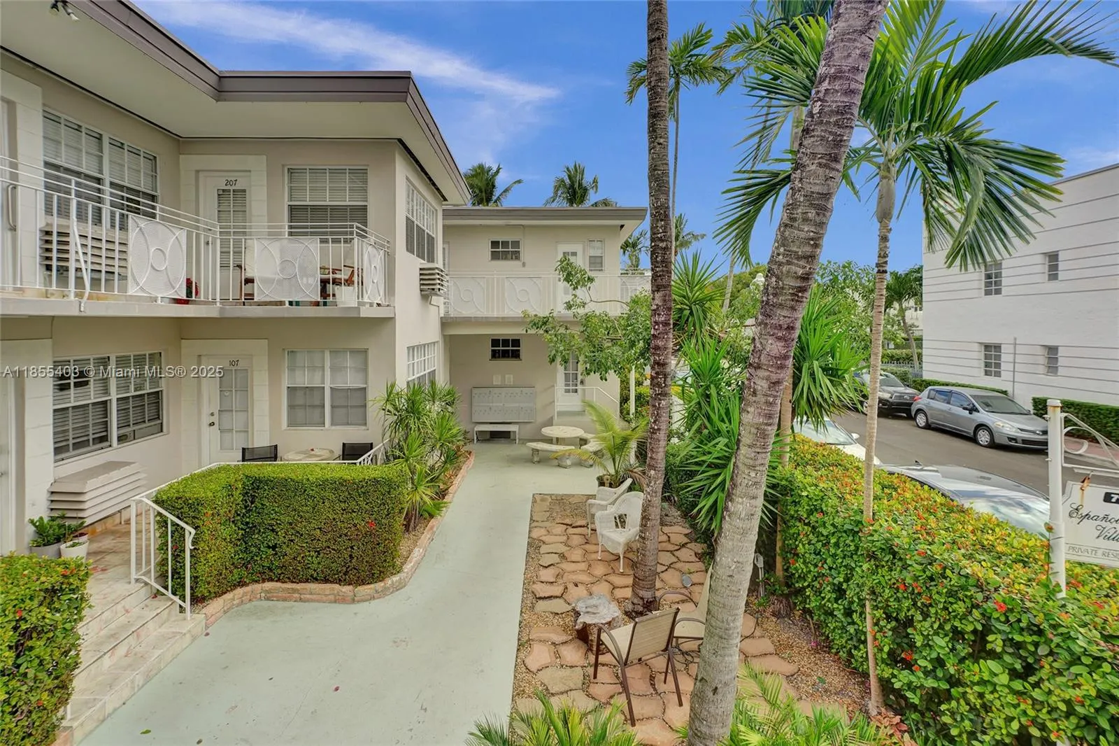 717 Espanola Way, #204