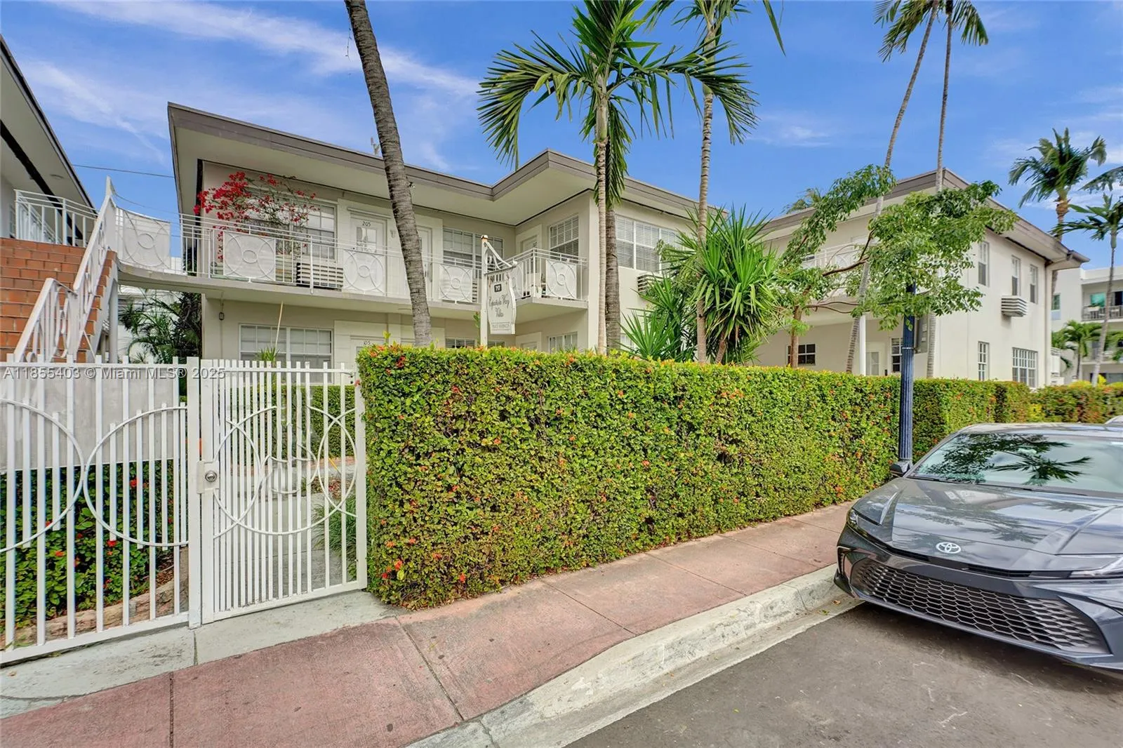 717 Espanola Way, #204