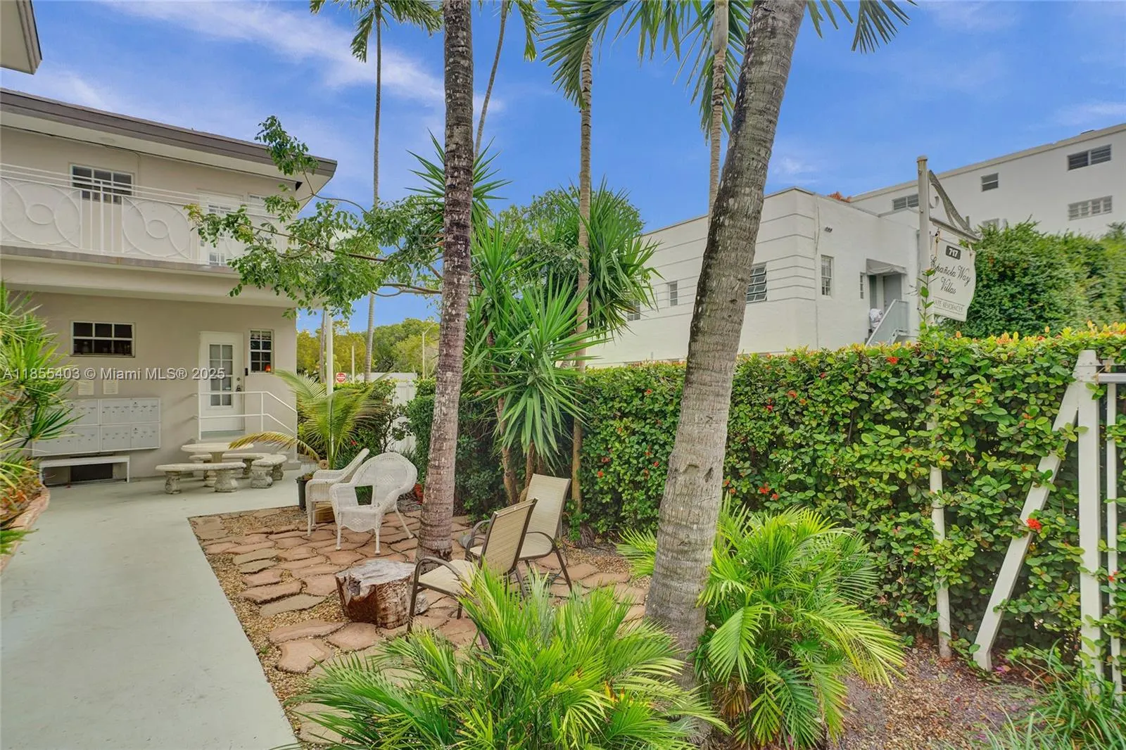 717 Espanola Way, #204