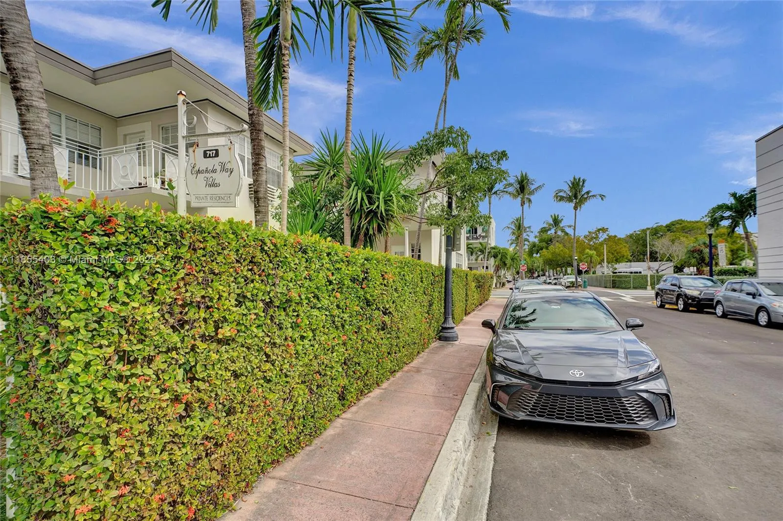 717 Espanola Way, #204