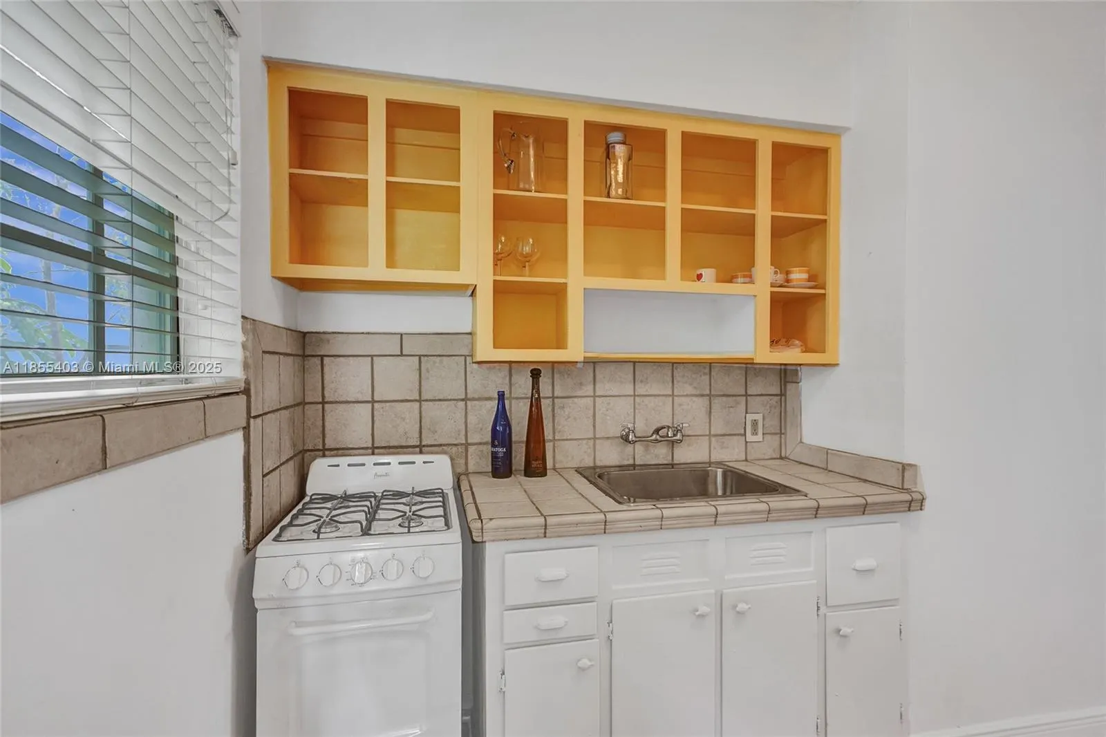 717 Espanola Way, #204