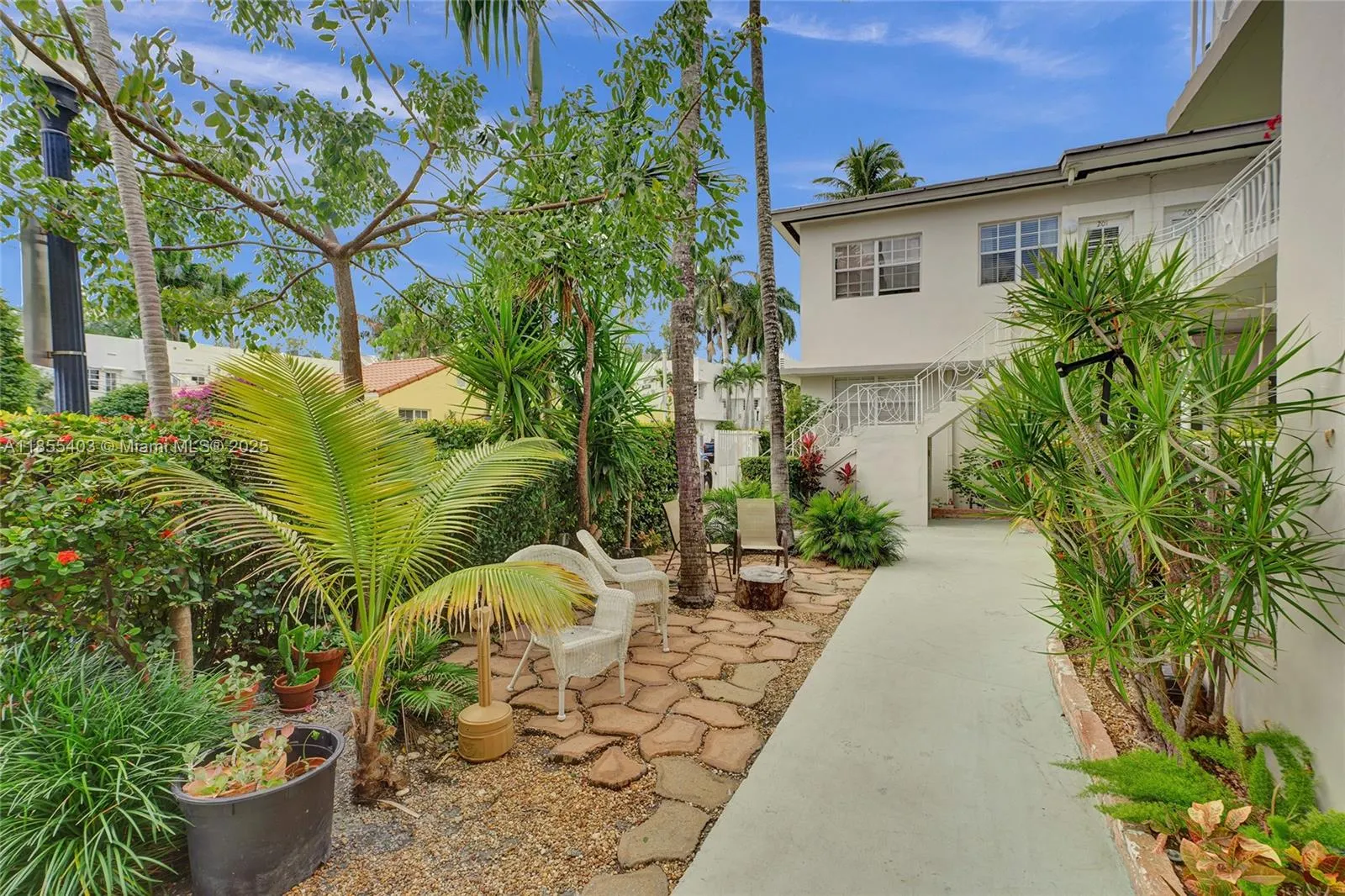 717 Espanola Way, #204