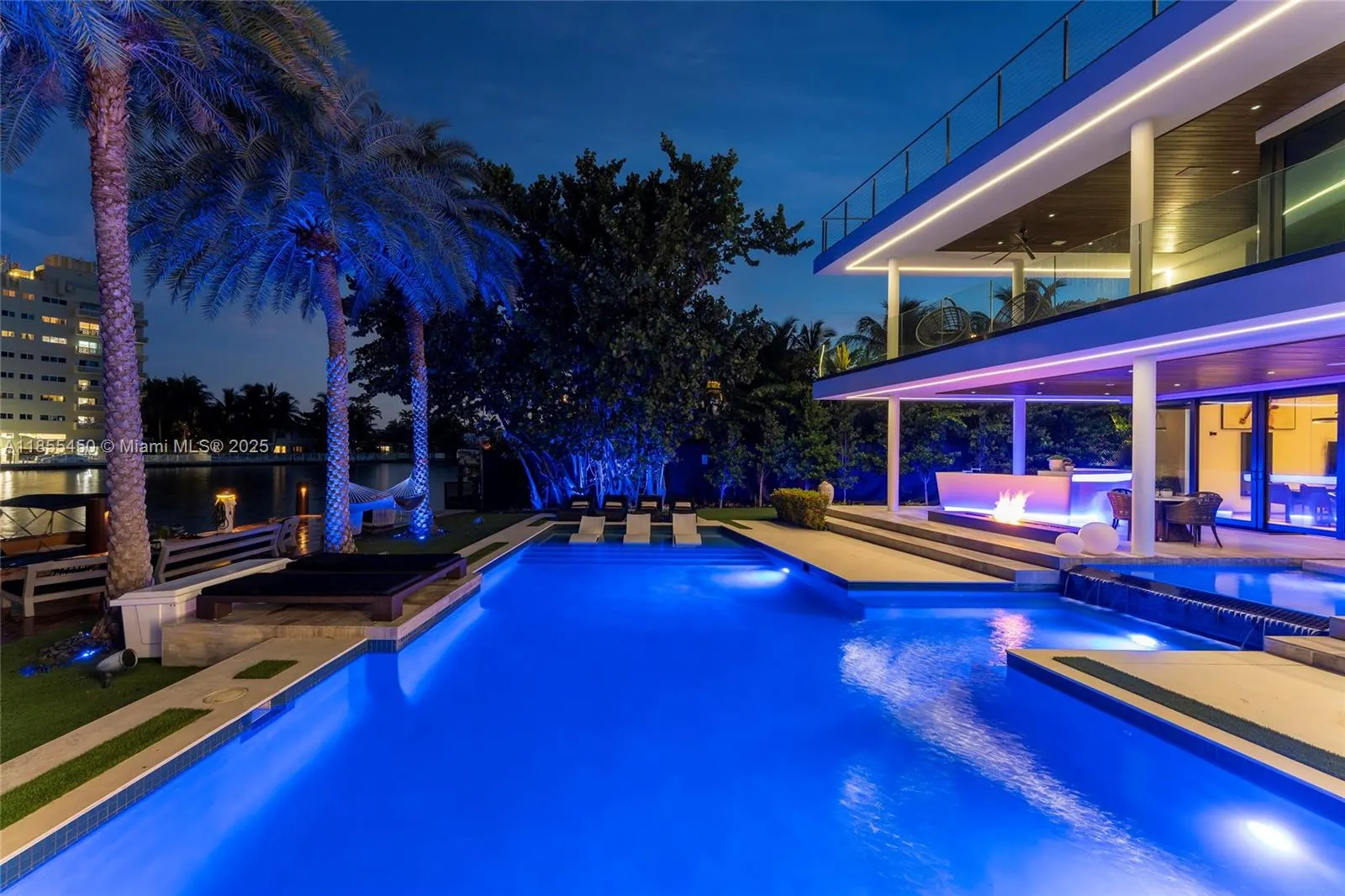 528 Lakeview Ct