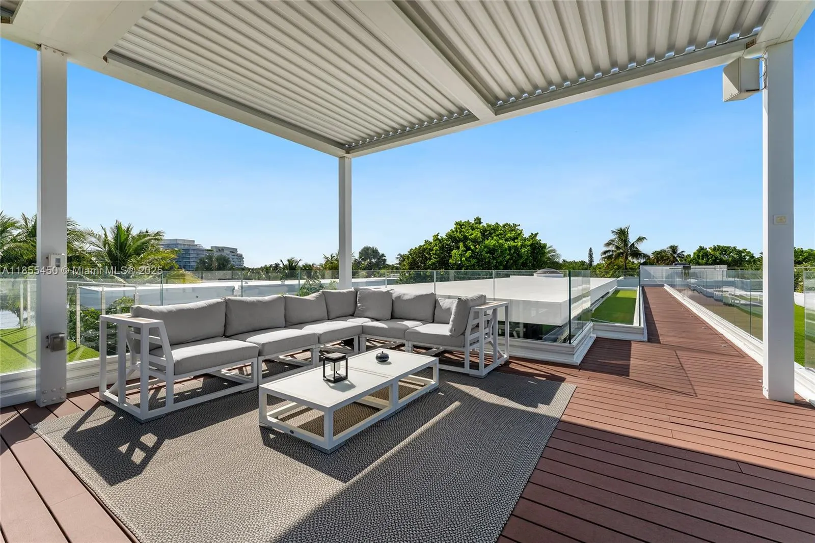 528 Lakeview Ct