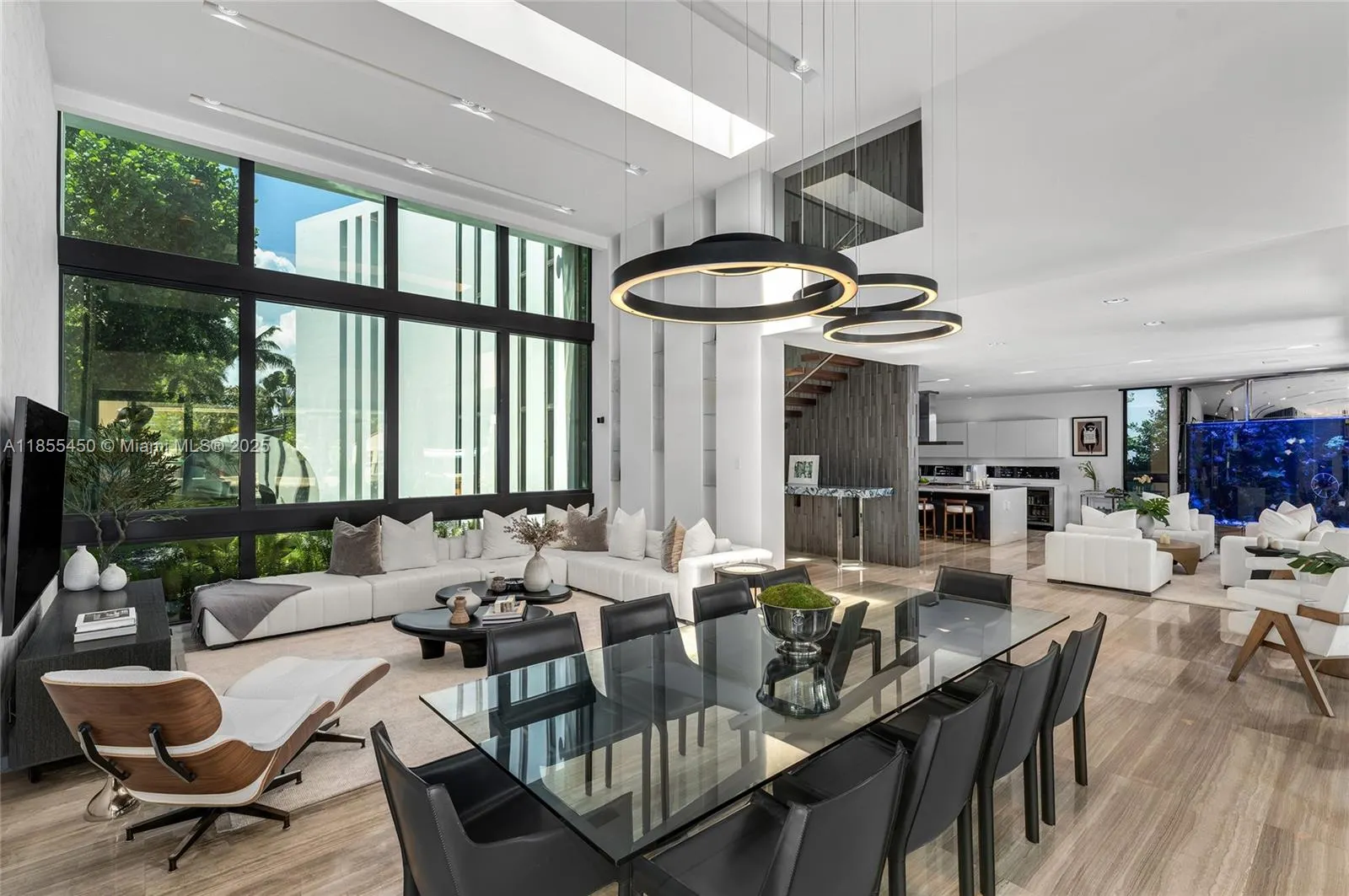 528 Lakeview Ct
