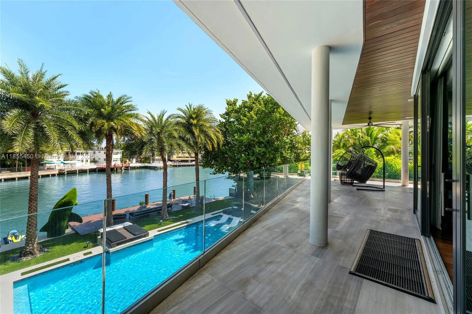 528 Lakeview Ct