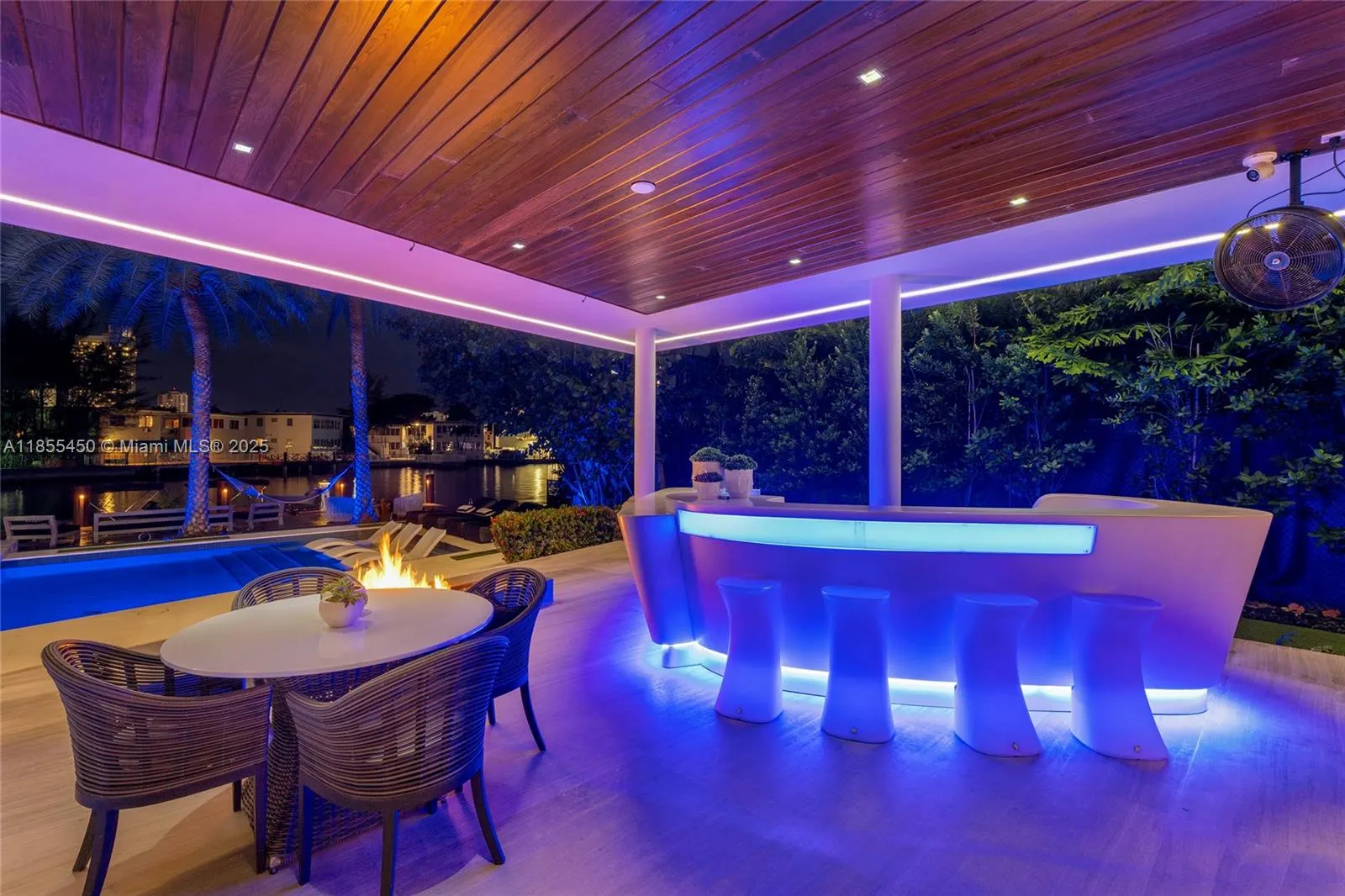 528 Lakeview Ct