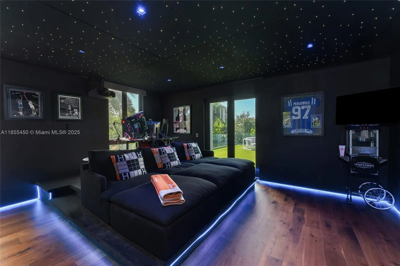 528 Lakeview Ct