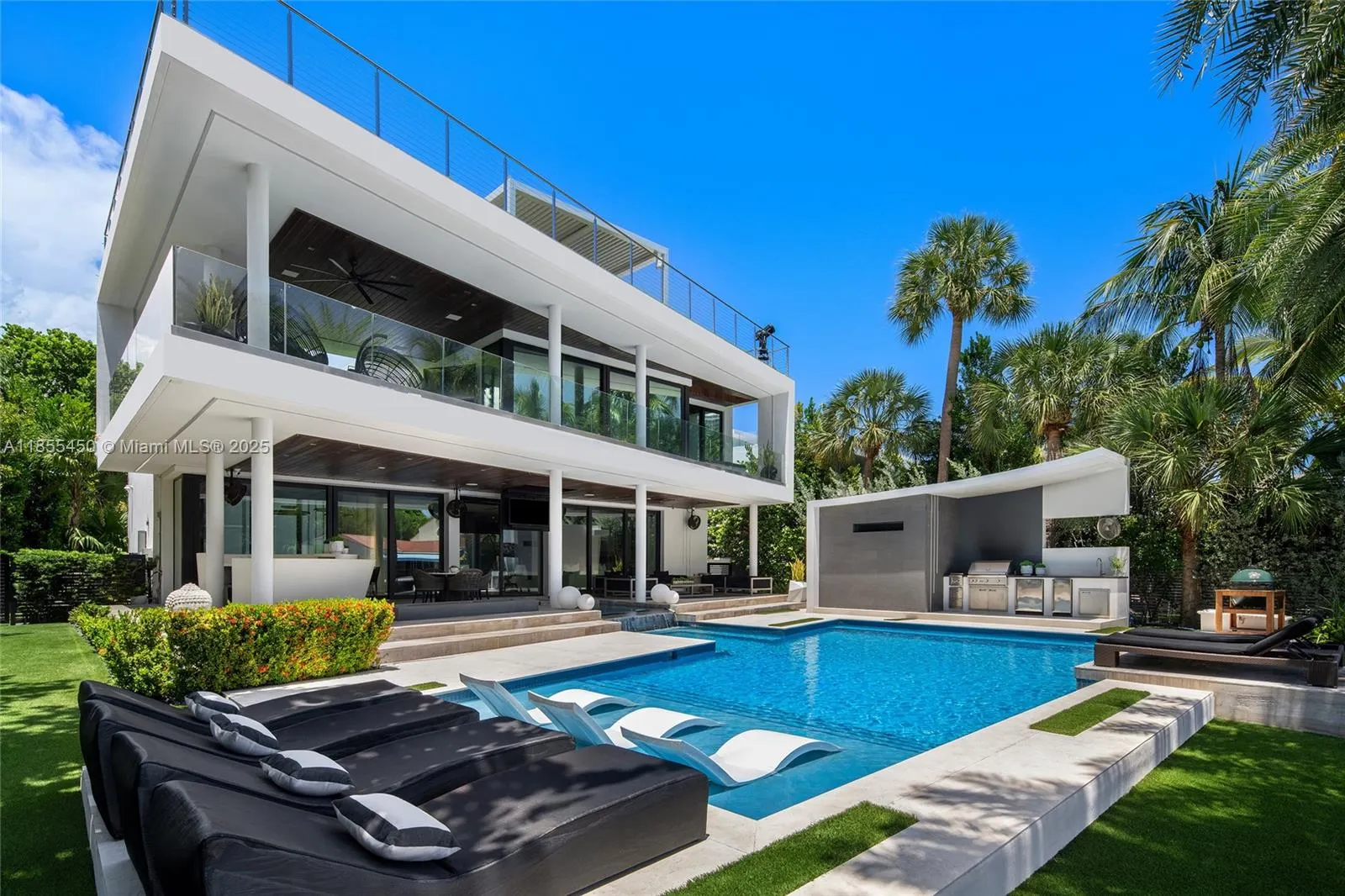 528 Lakeview Ct