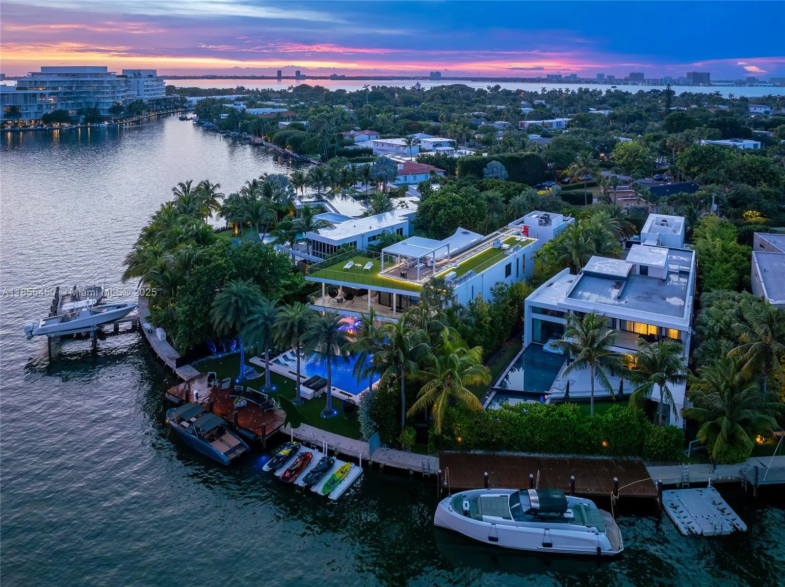 528 Lakeview Ct