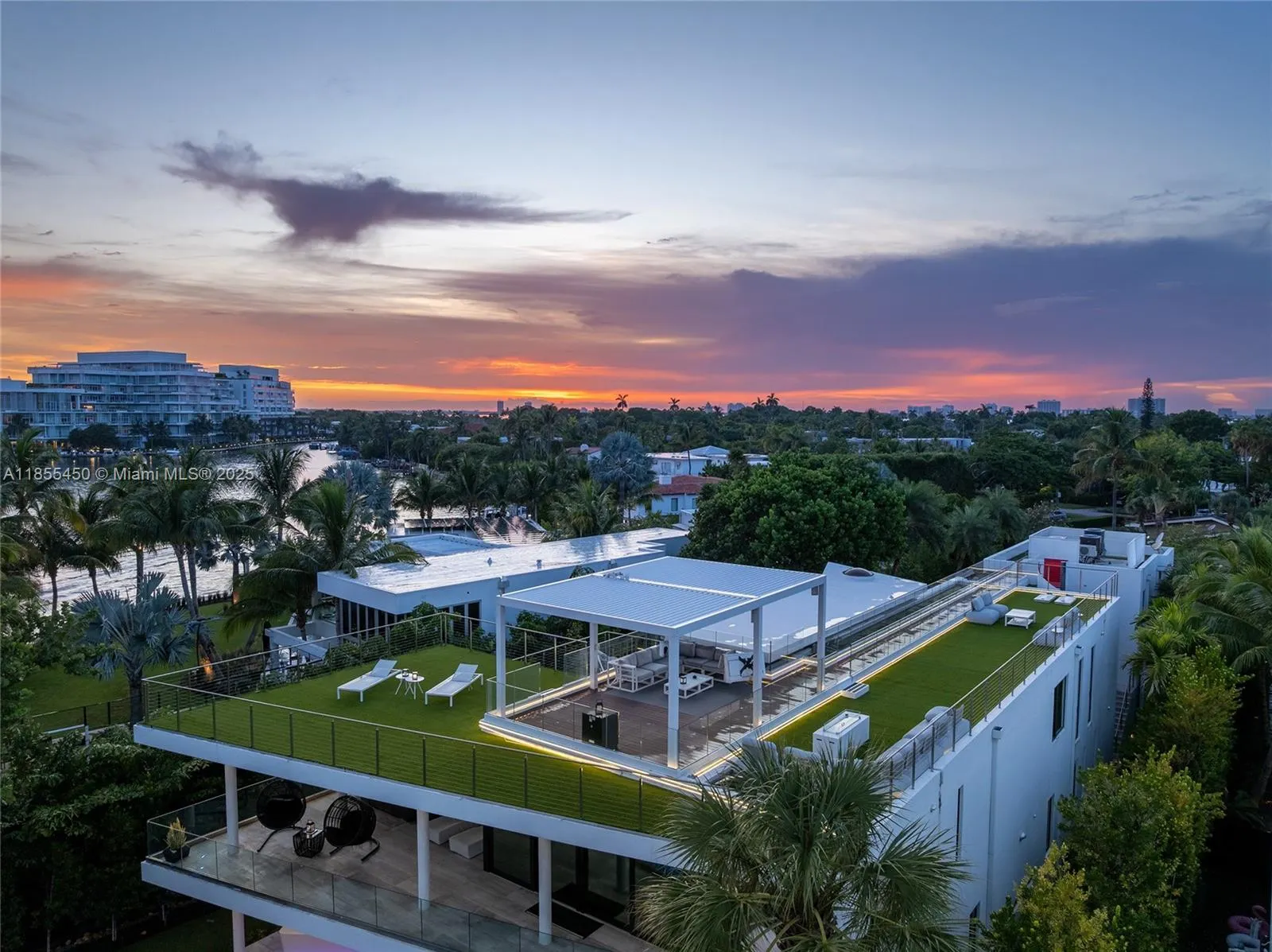 528 Lakeview Ct