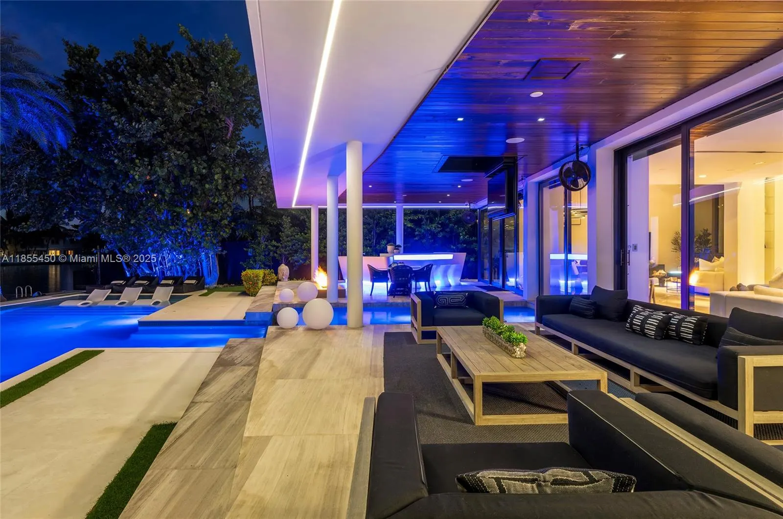528 Lakeview Ct