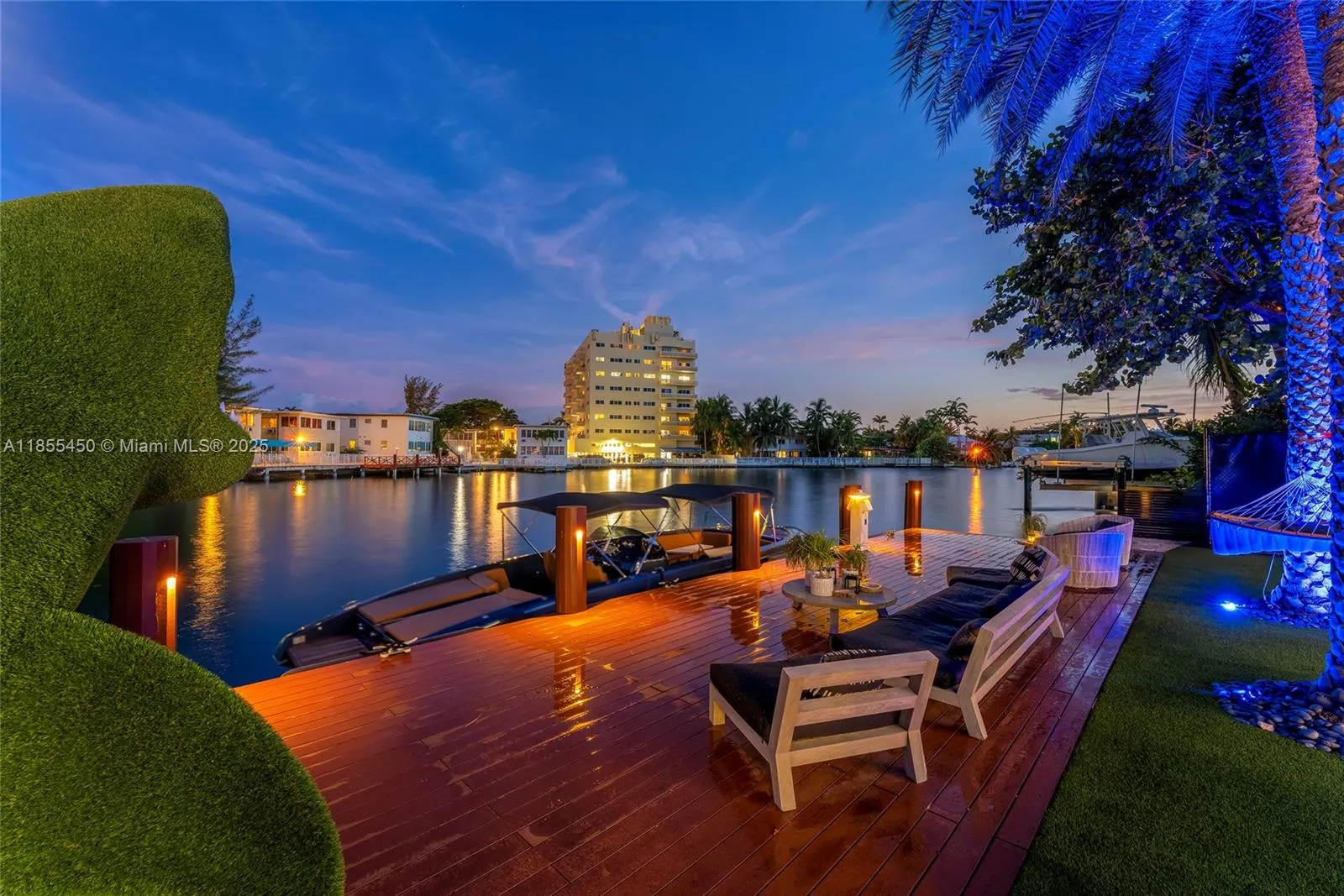 528 Lakeview Ct