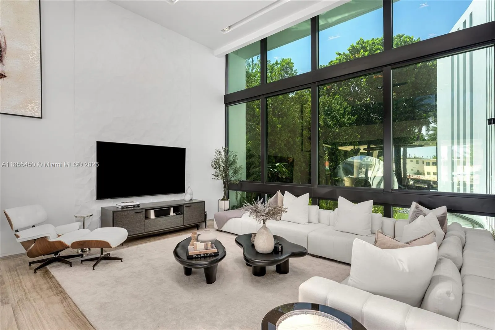 528 Lakeview Ct