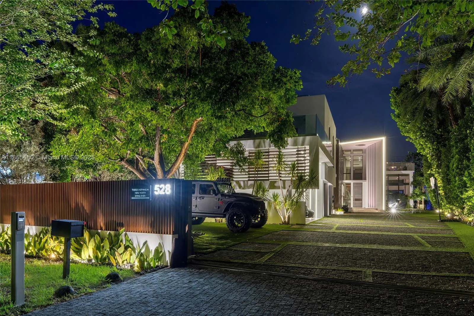 528 Lakeview Ct
