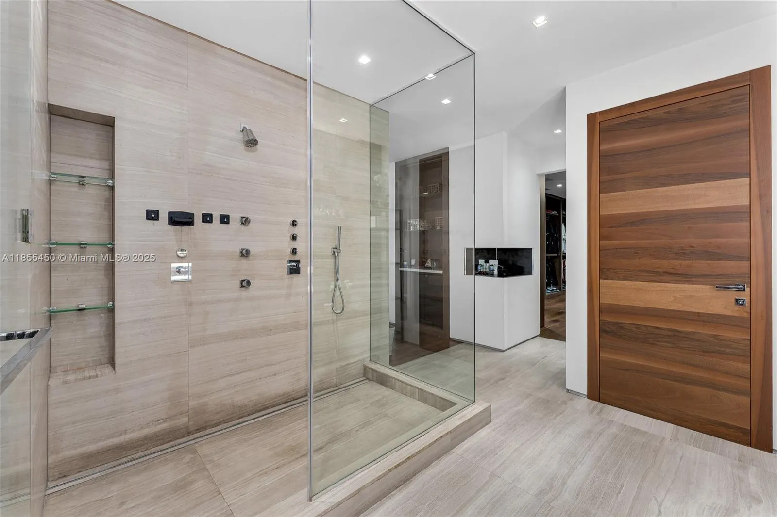 528 Lakeview Ct