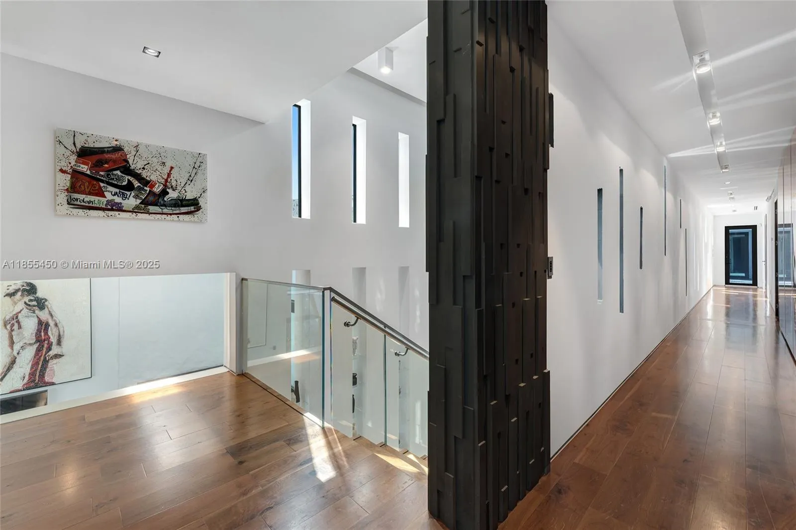 528 Lakeview Ct