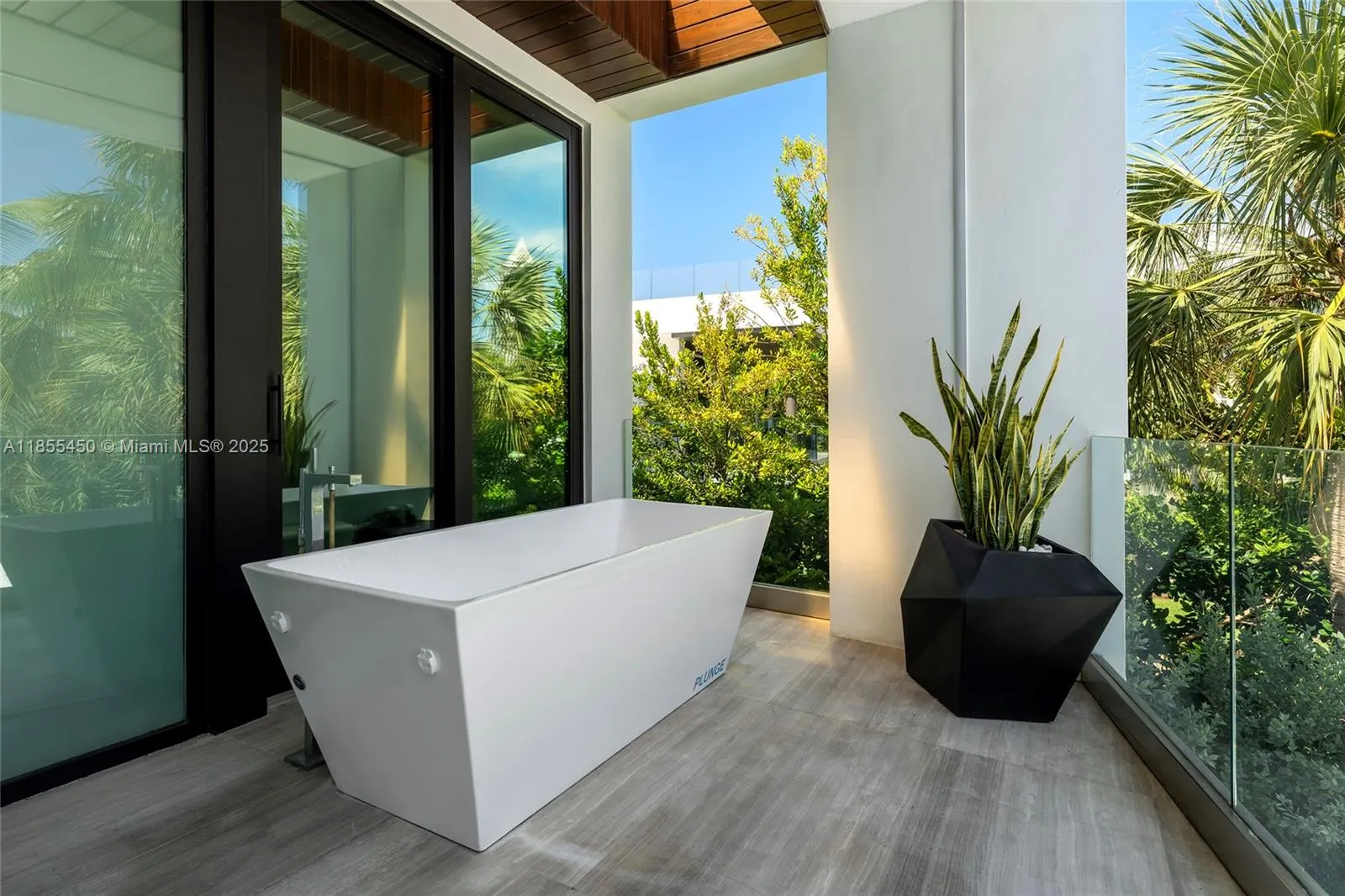 528 Lakeview Ct