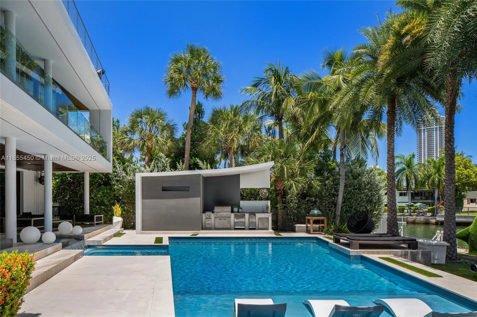 528 Lakeview Ct