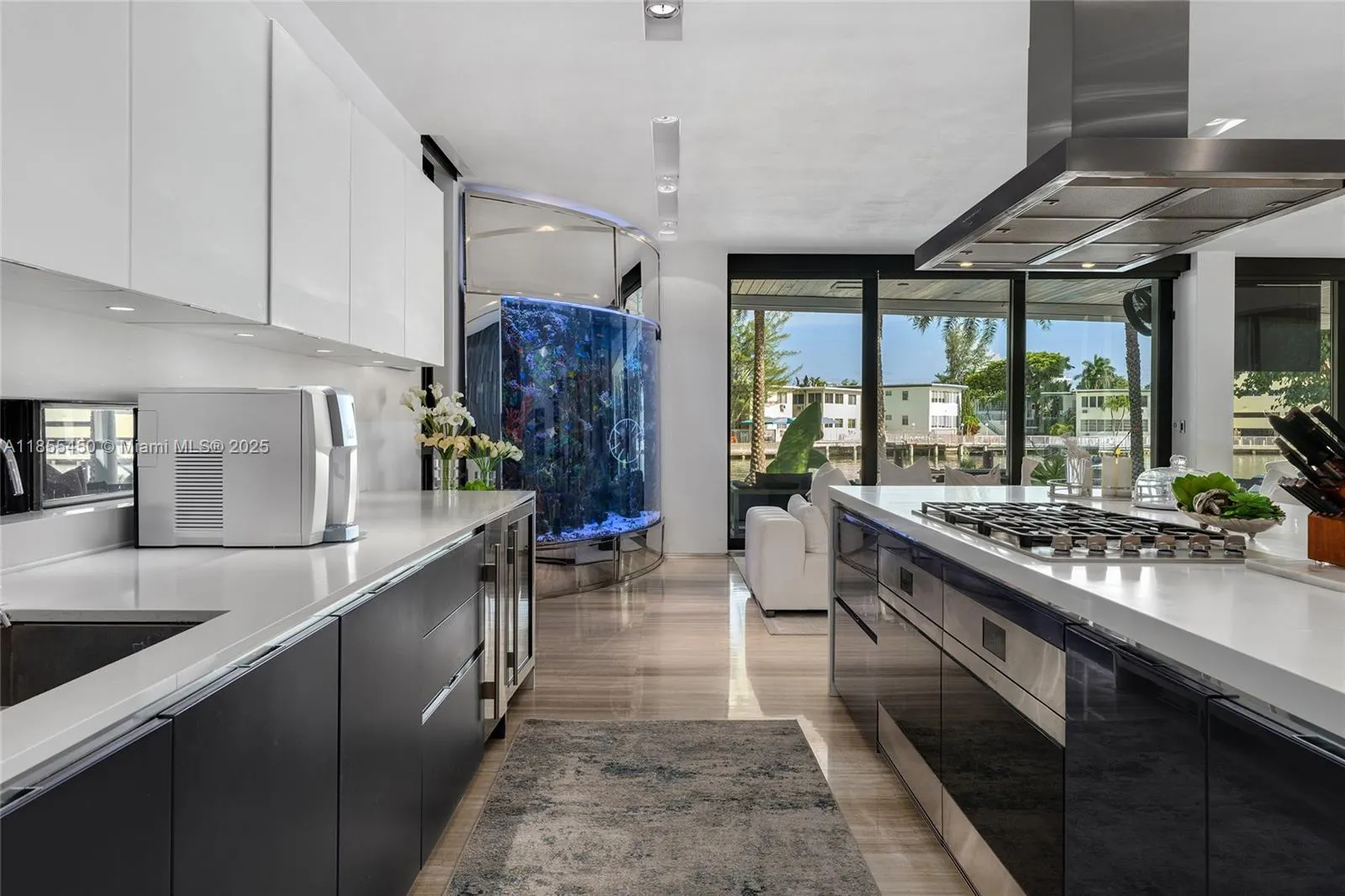 528 Lakeview Ct
