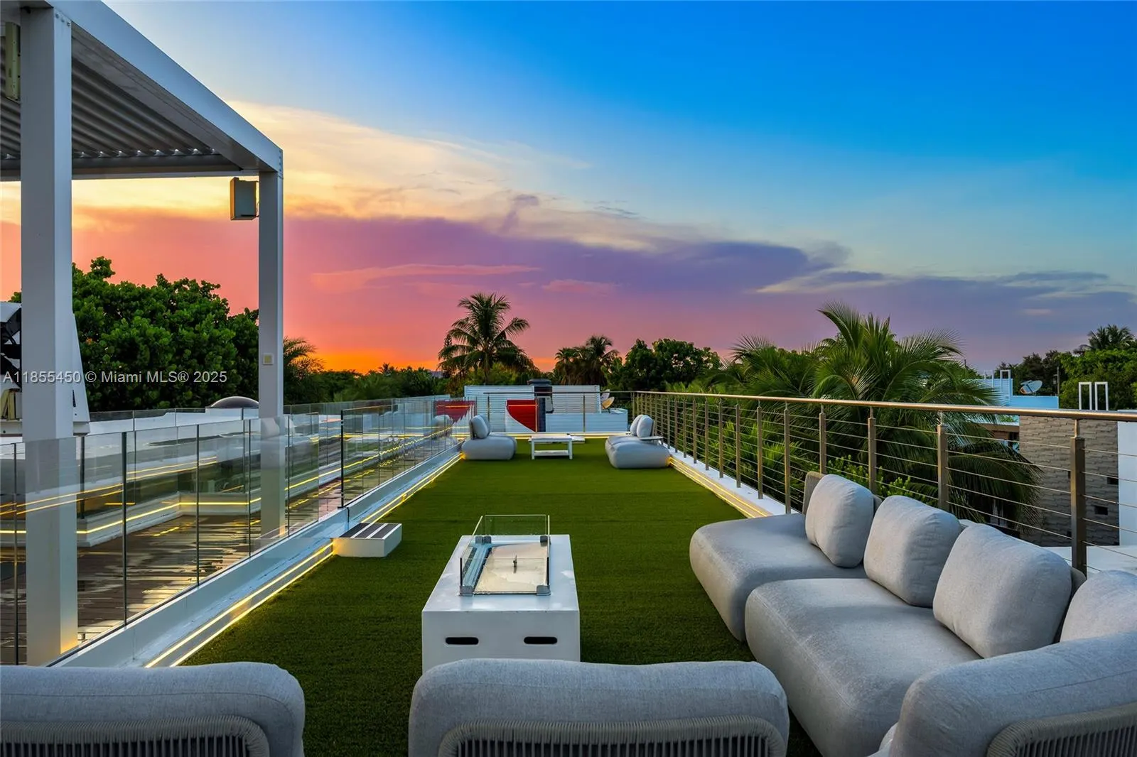 528 Lakeview Ct