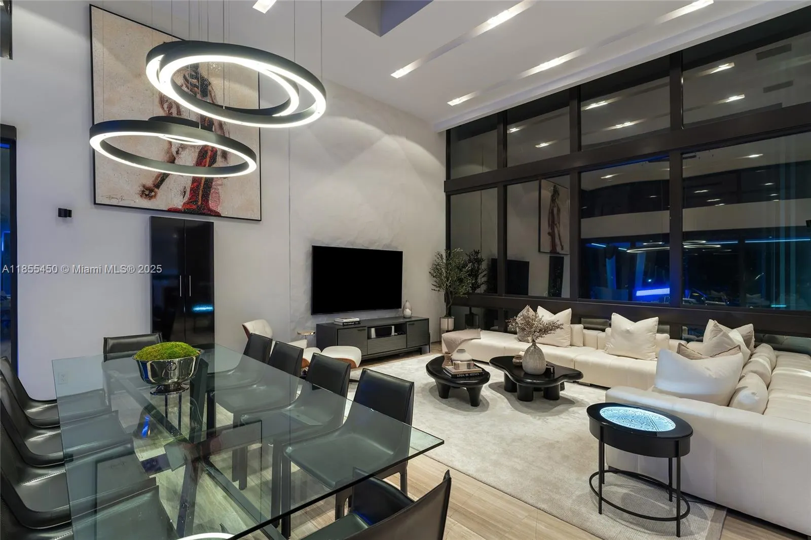 528 Lakeview Ct
