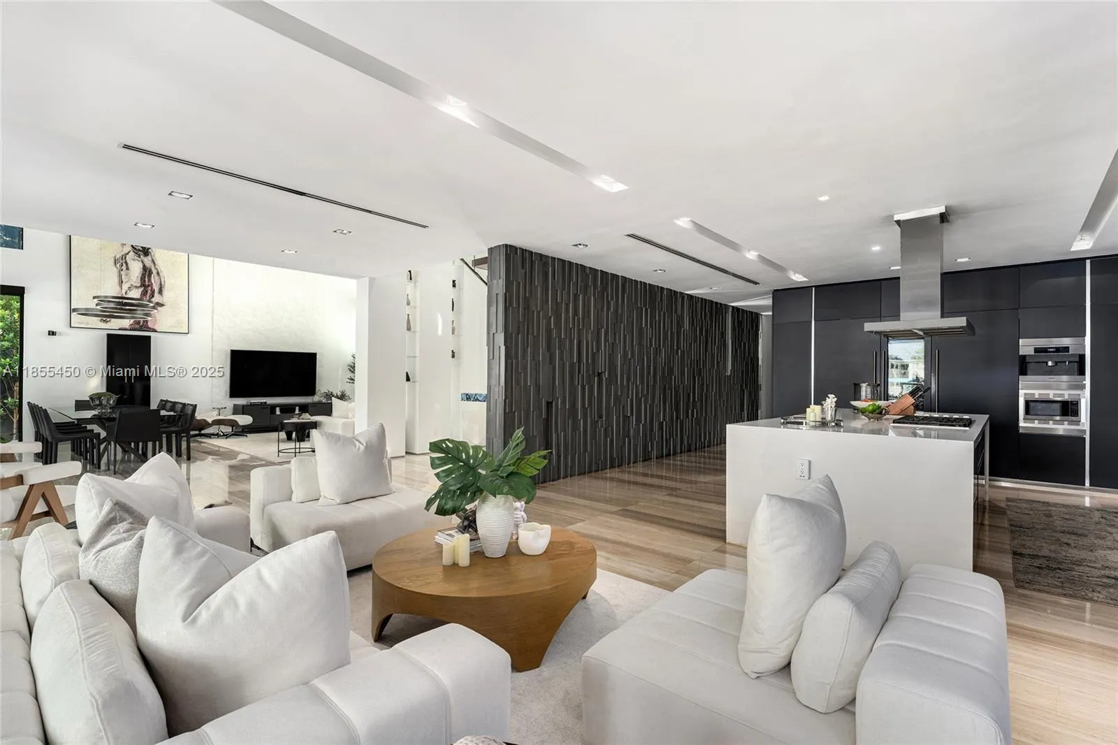 528 Lakeview Ct