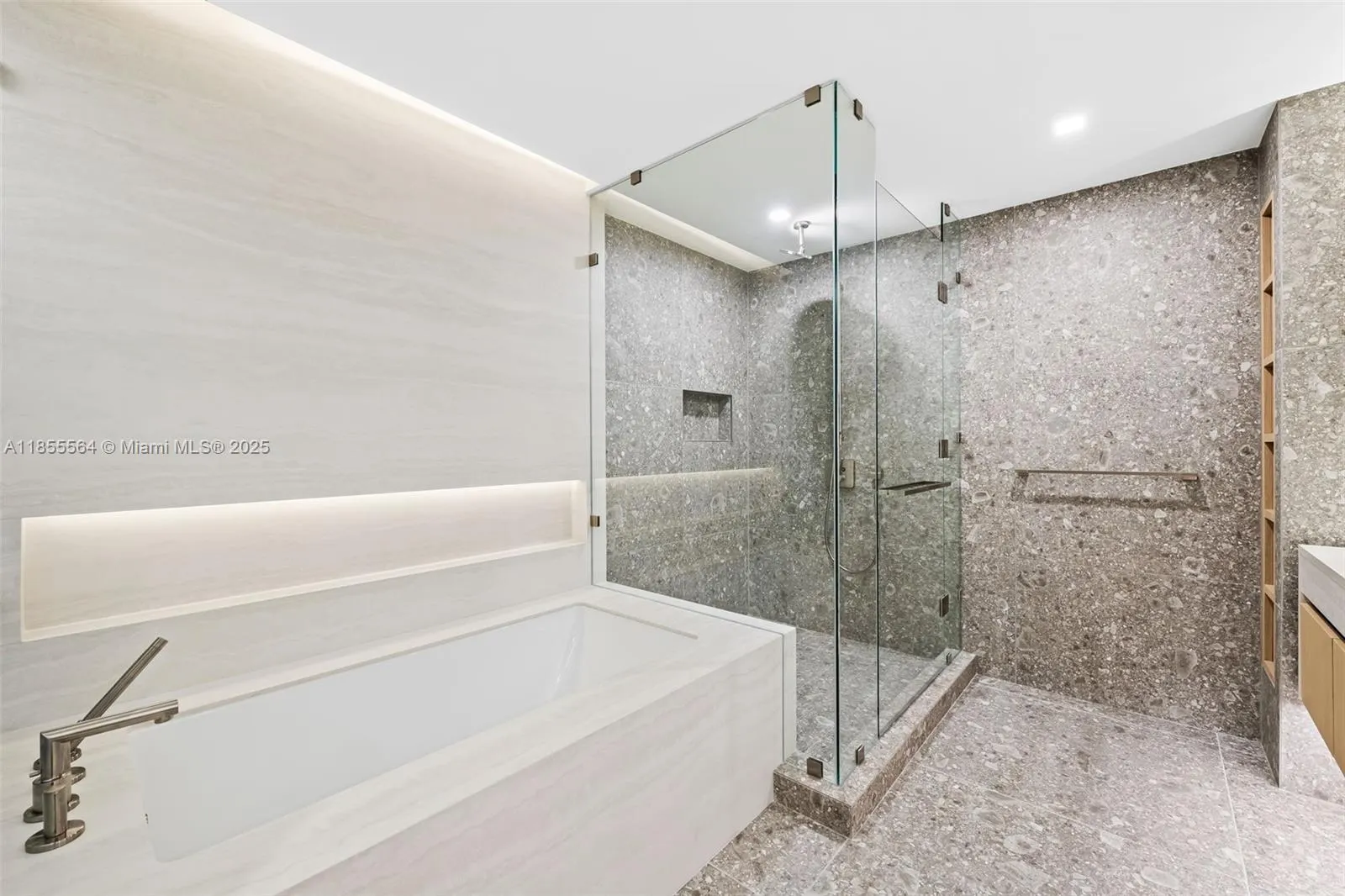 900 N Ocean Blvd, #801