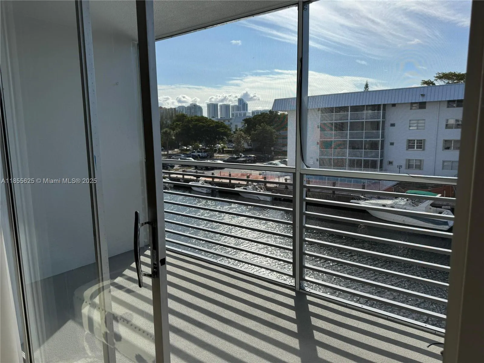 3750 NE 170th St, #302