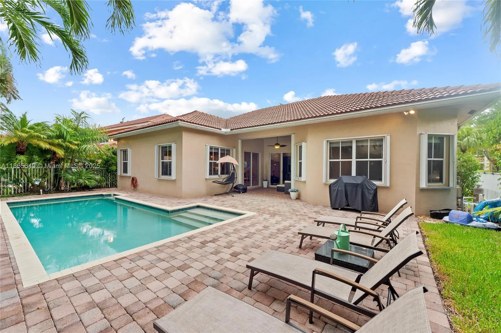 1487 Blue Jay Cir