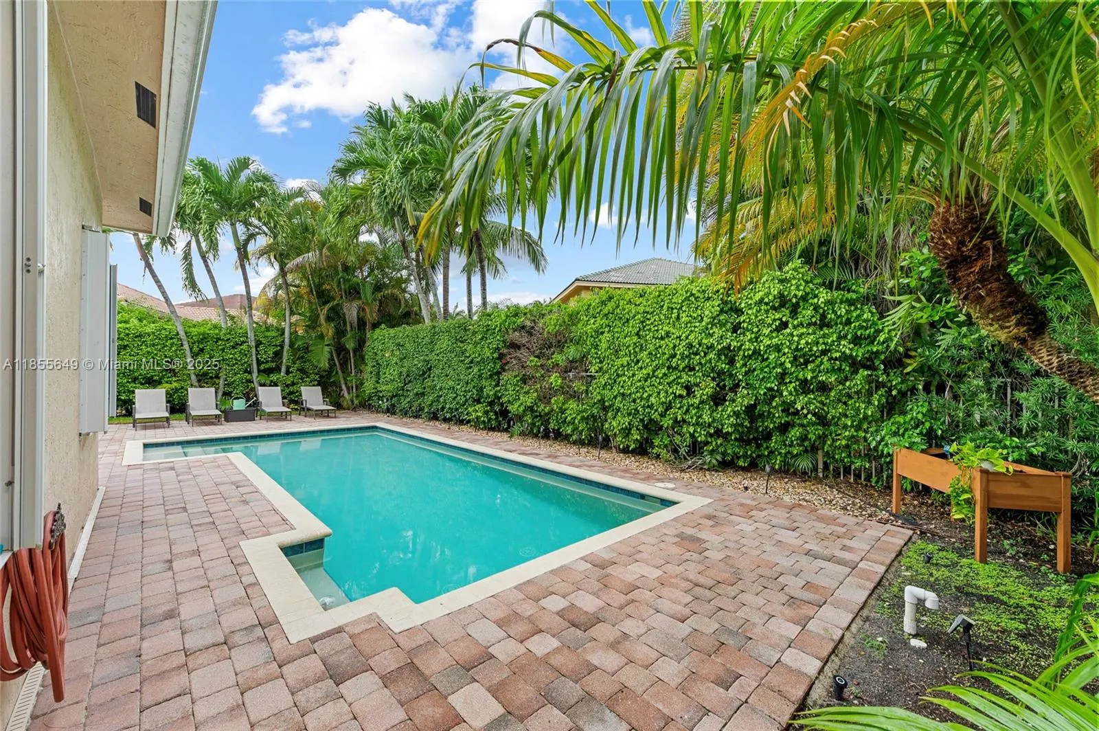 1487 Blue Jay Cir