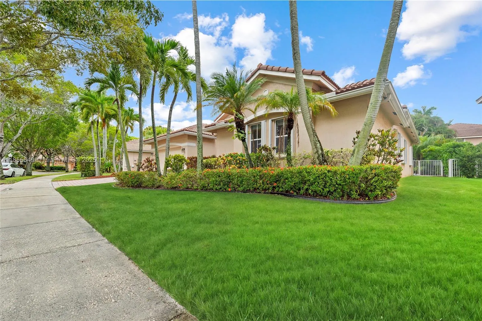 1487 Blue Jay Cir