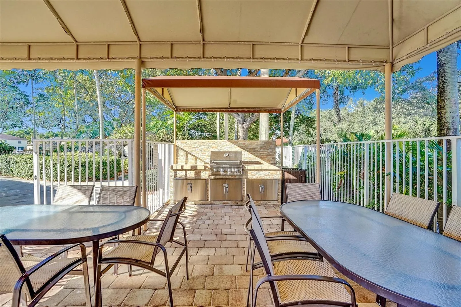 1487 Blue Jay Cir