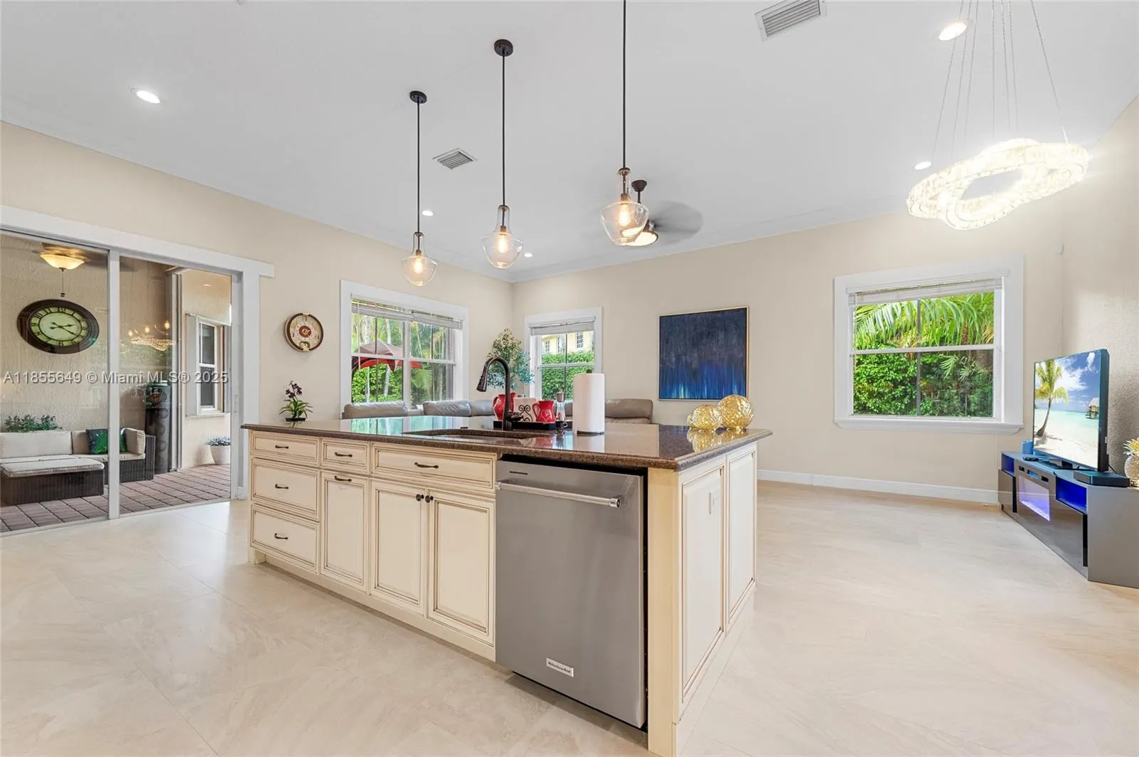 1487 Blue Jay Cir