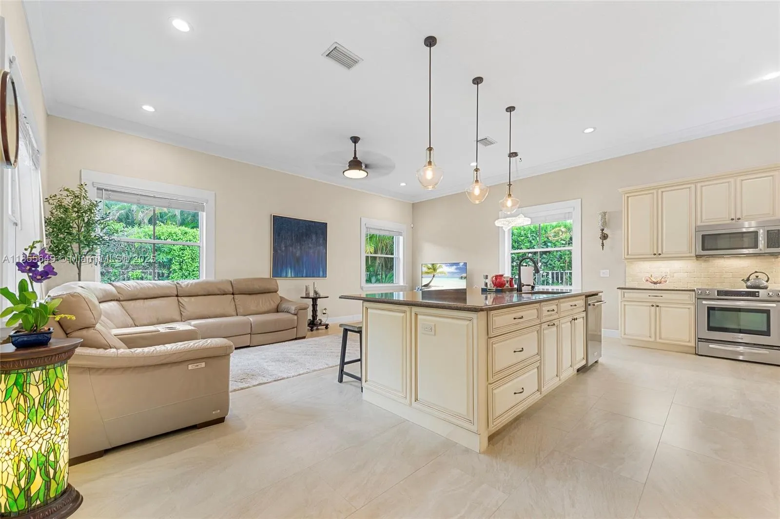 1487 Blue Jay Cir